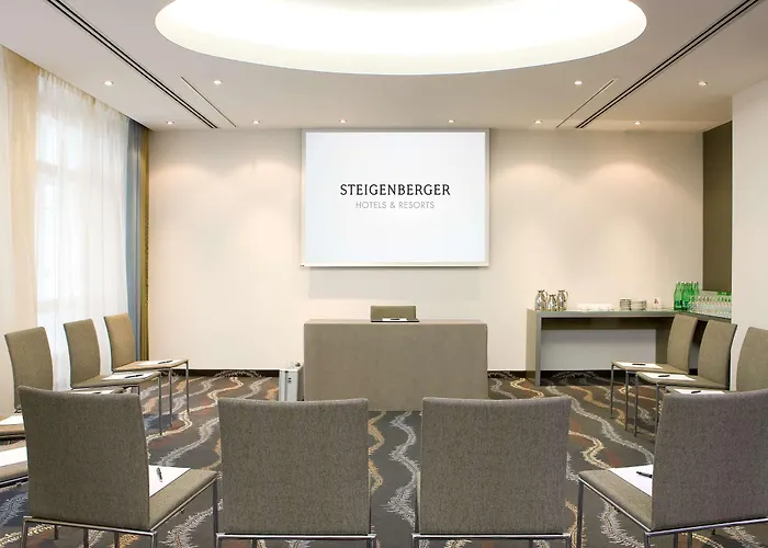 فندق Steigenberger Herrenhof 5*