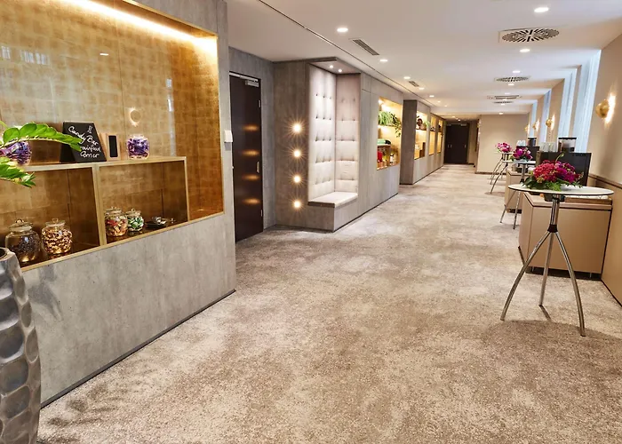 Otel Steigenberger Herrenhof 5*